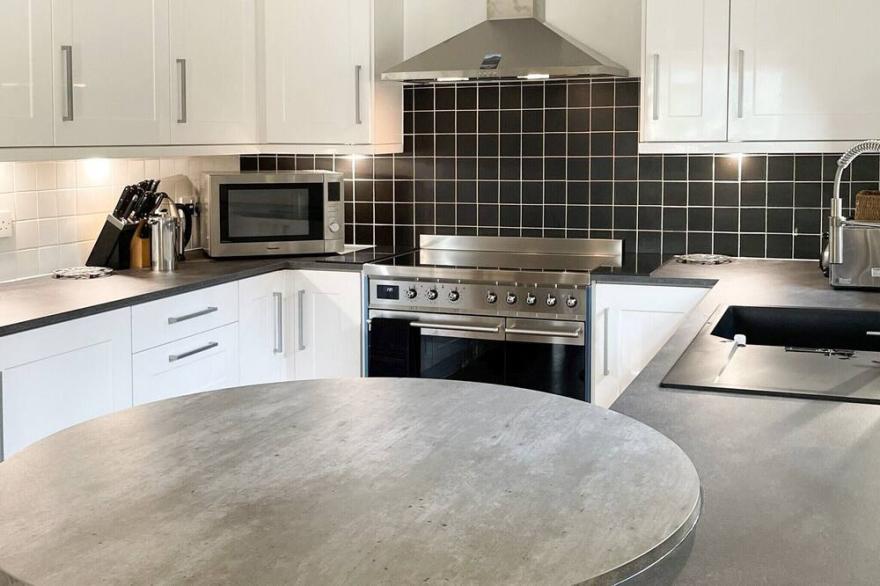4 bedroom accommodation in Colintraive