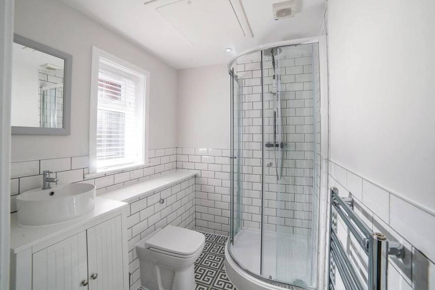 2 bedroom accommodation in Rookley Village