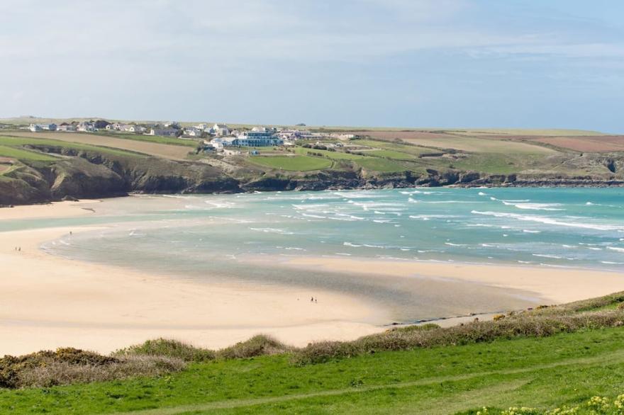 CRIBBAR VIEW, pet friendly, country holiday cottage in Newquay