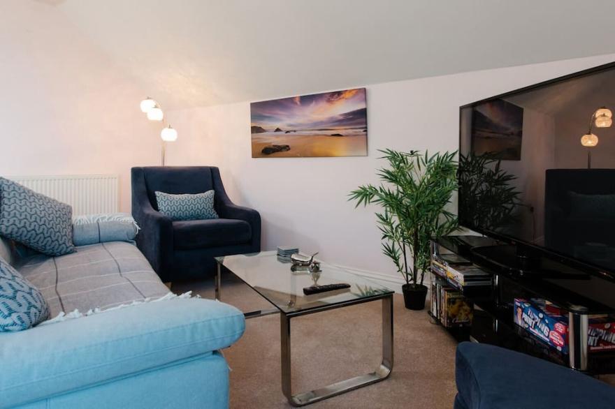 CRIBBAR VIEW, pet friendly, country holiday cottage in Newquay