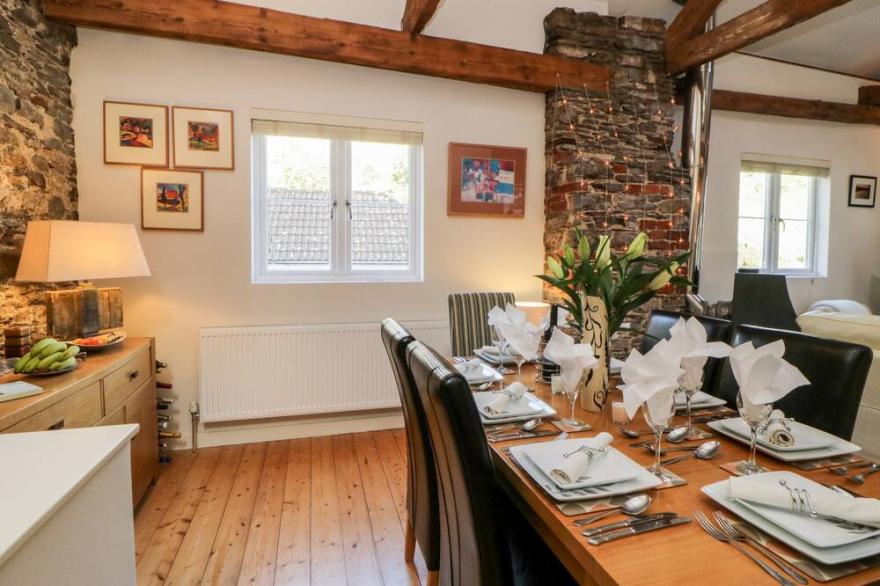 MILL GRANGE, pet friendly, with open fire in Dartmouth