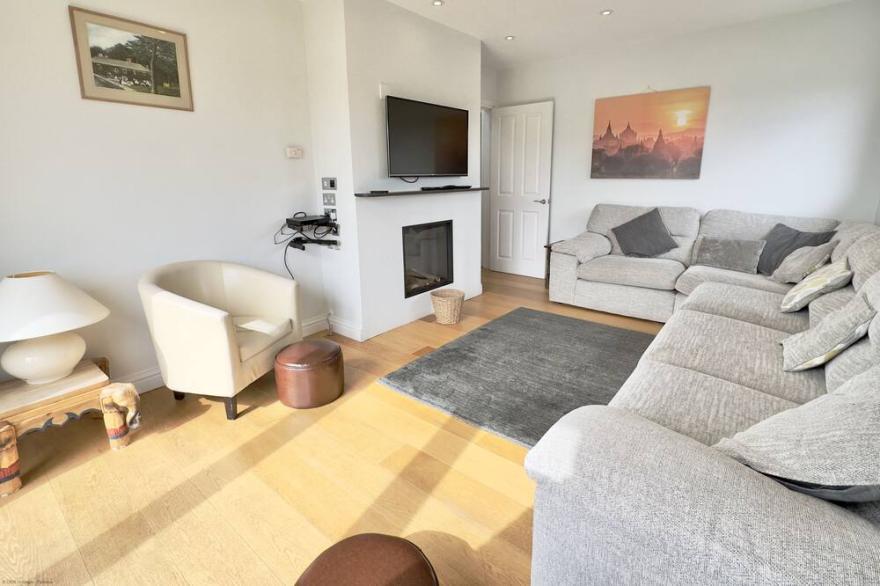 Single level Holiday Home within yards of the Camel Estuary, parking and garden