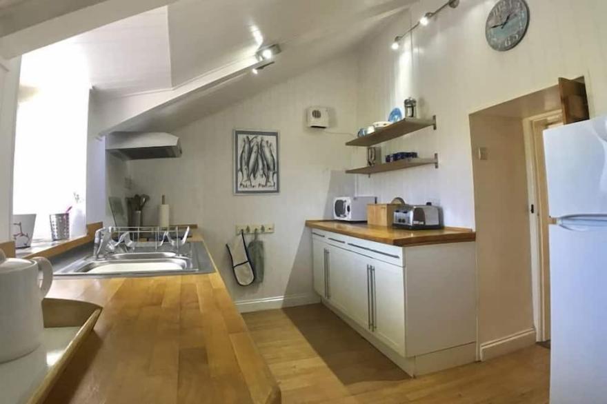 Webbers Cornish character cottage with large garden and parking