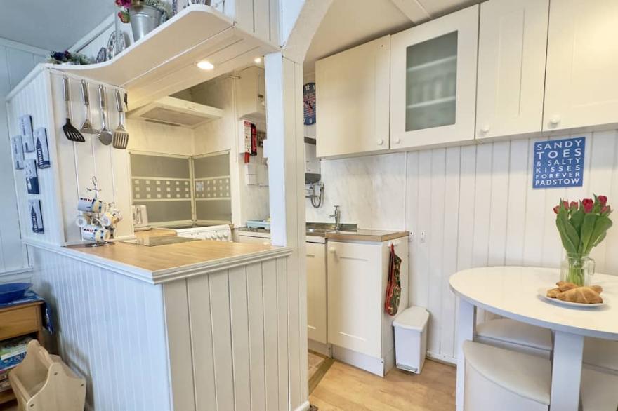 Quaint Fisherman's cottage in the heart of Padstow, wifi, pets welcome