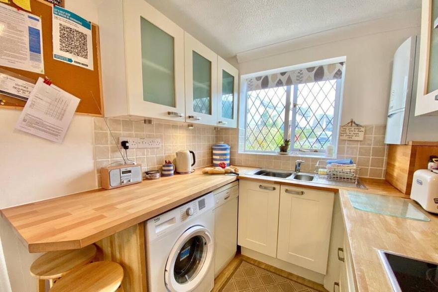 2 Bedrooms, wifi and rear decked patio, pets are welcome