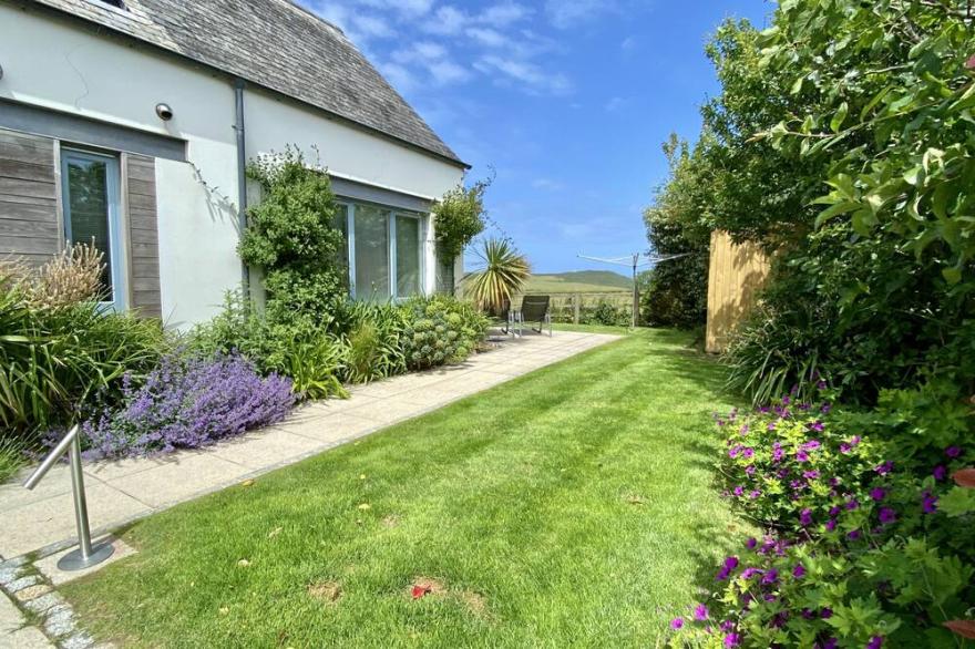 The Studio, parking and amazing views across Camel Estuary and open countryside