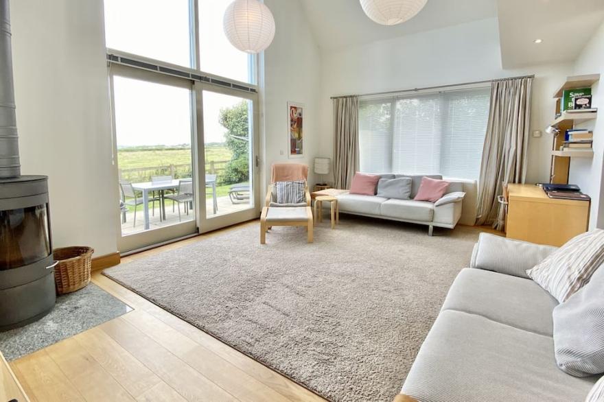 The Studio, parking and amazing views across Camel Estuary and open countryside