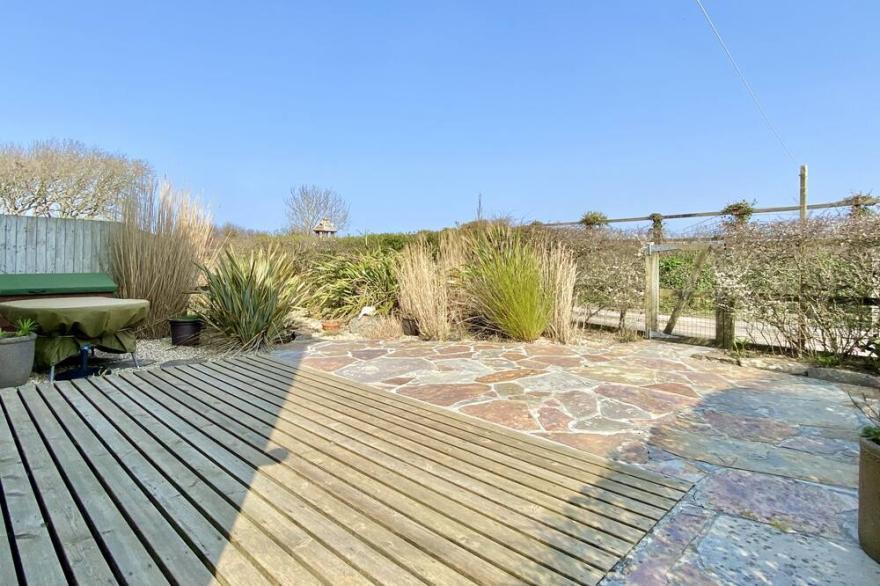 Wharf Cottage - Padstow pet friendly with parking