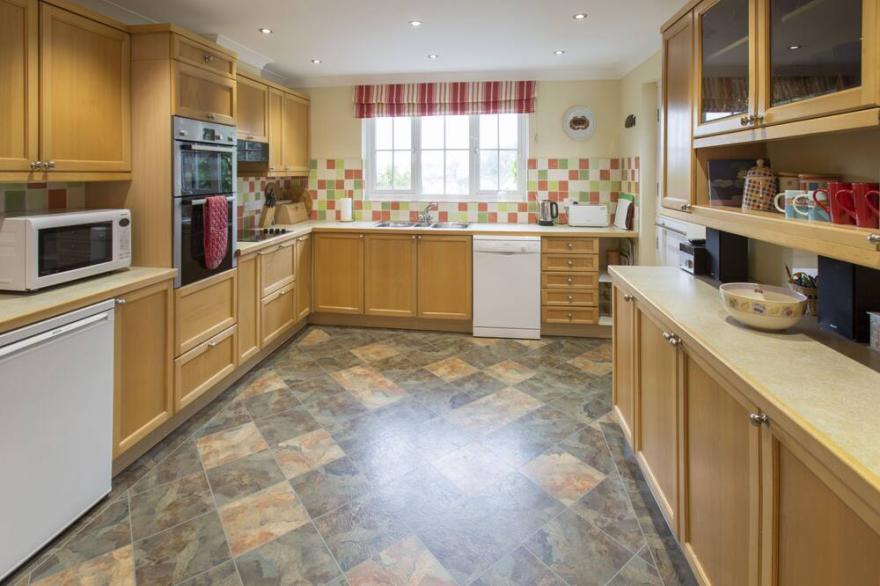 Trenaton, large 2 storey home with parking and Estuary views in Padstow