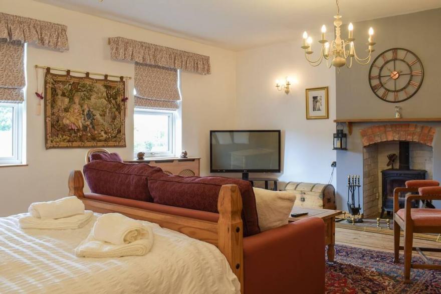 5 bedroom accommodation in Leominster