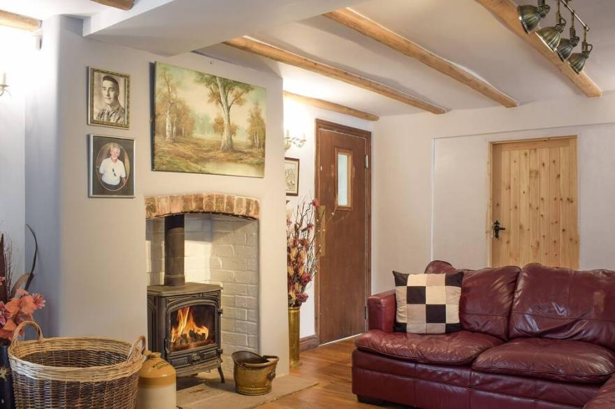 5 bedroom accommodation in Leominster