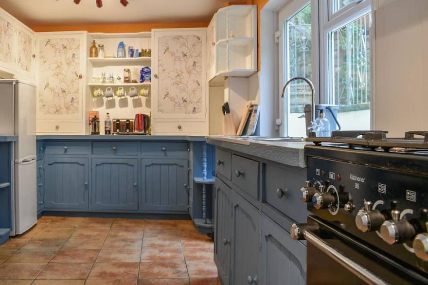 5 bedroom accommodation in Ruscombe