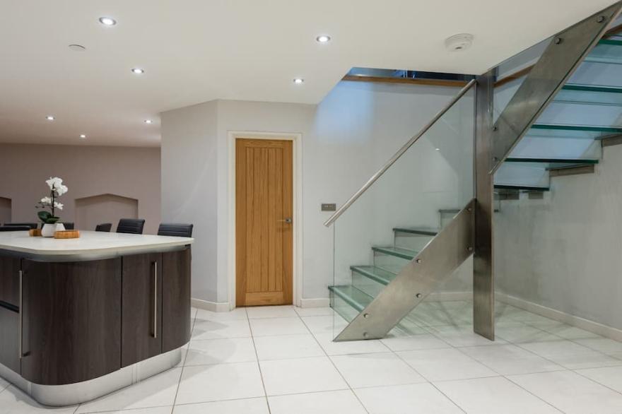 The Norfolk Townhouse - Large & Stunning 5BDR Mews Home on Private Street
