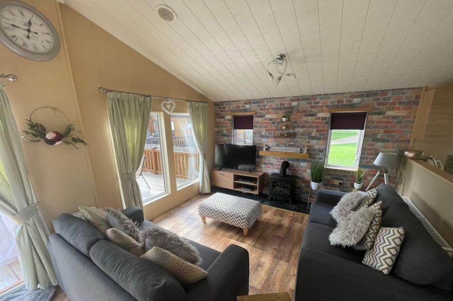 luxury lakeside lodge with a sunken hot tub on bull rush a peaceful feature lake @Tattershall lakes