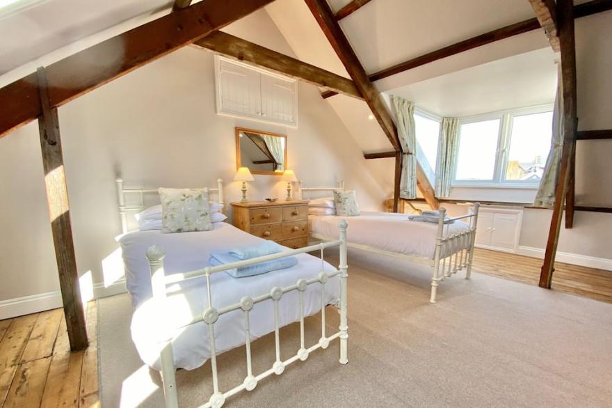 Lundy is a character pet friendly Padstow cottage, close to the harbour & shops