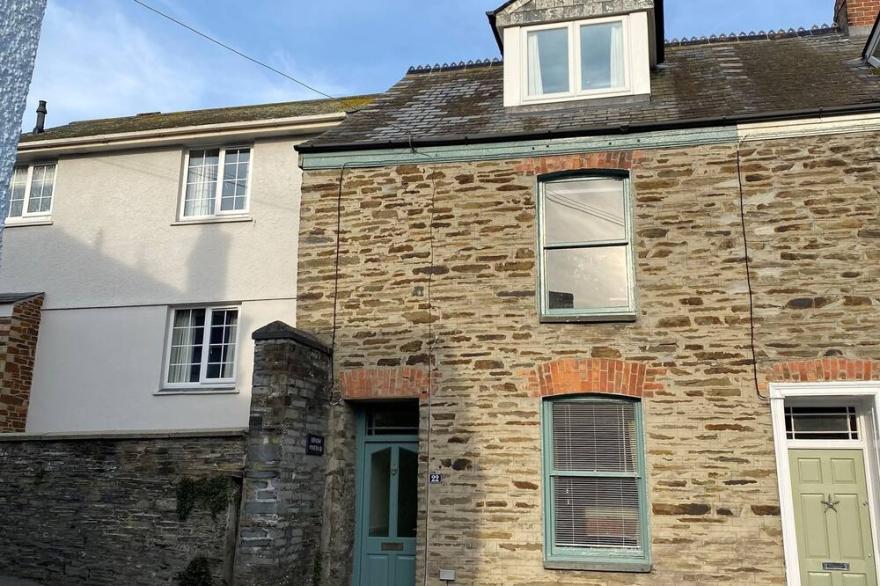 Lundy is a character pet friendly Padstow cottage, close to the harbour & shops