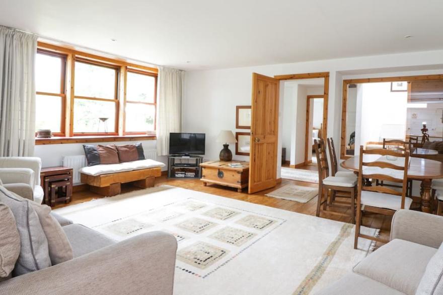 CARDEAN MILL, pet friendly, character holiday cottage in Blairgowrie