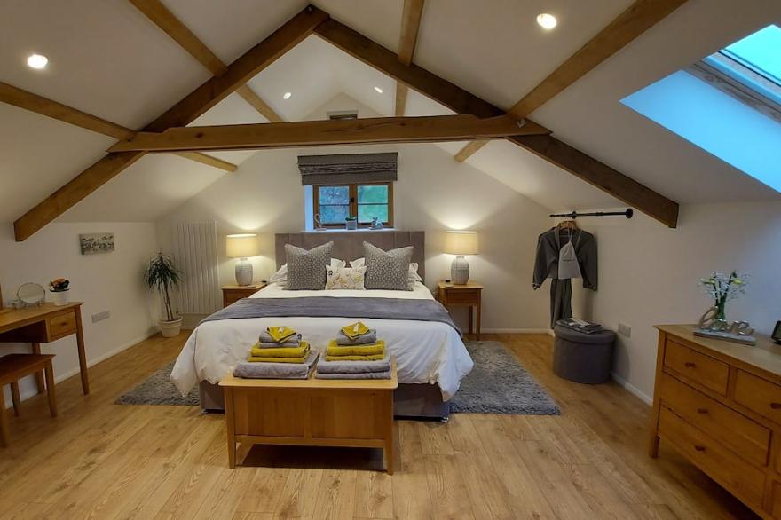 Spacious, luxury,  romantic Barn for couples near Exmoor & Coast