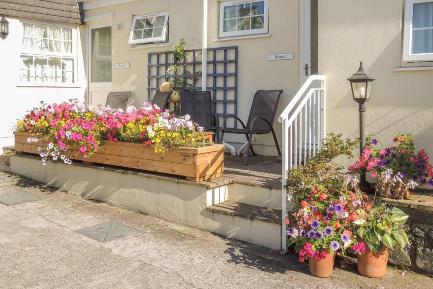 POLPEOR, character holiday cottage, with a garden in Mullion
