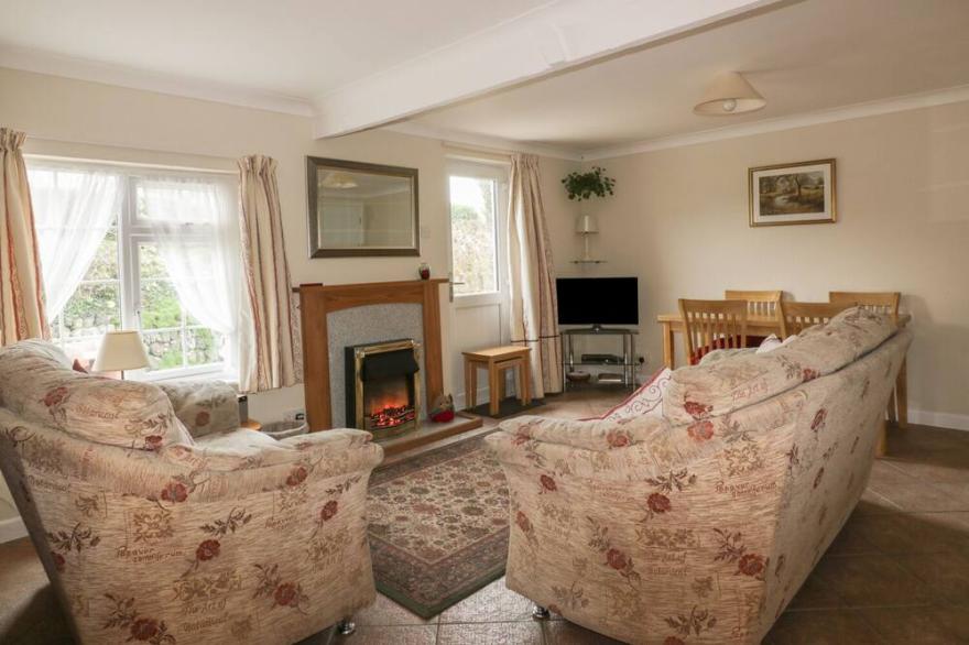 POLURRIAN, family friendly, with a garden in Mullion