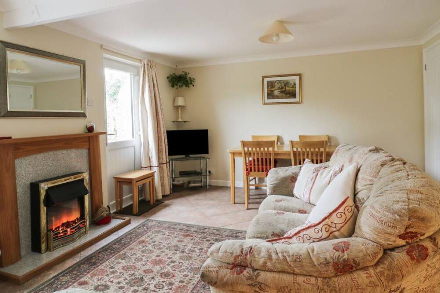 POLURRIAN, family friendly, with a garden in Mullion