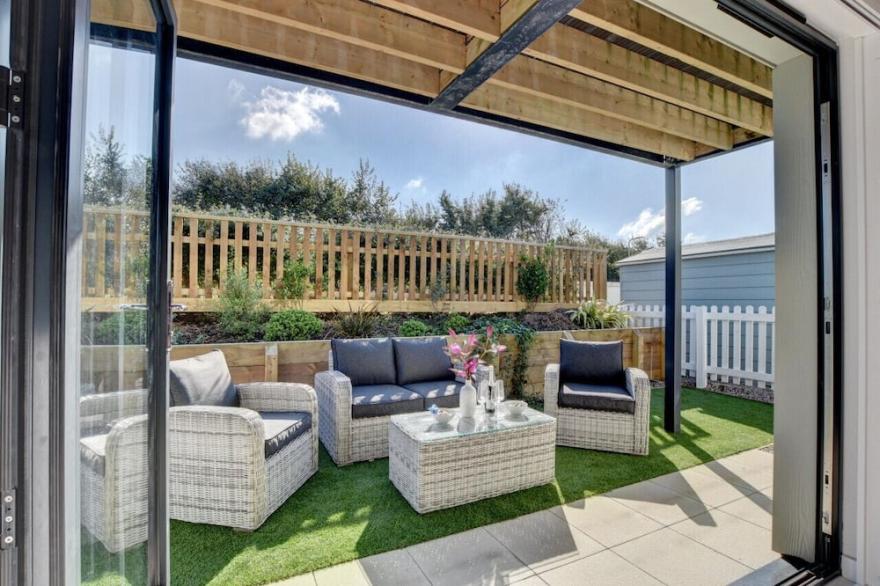 Beach House - Three Bedroom House, Sleeps 8