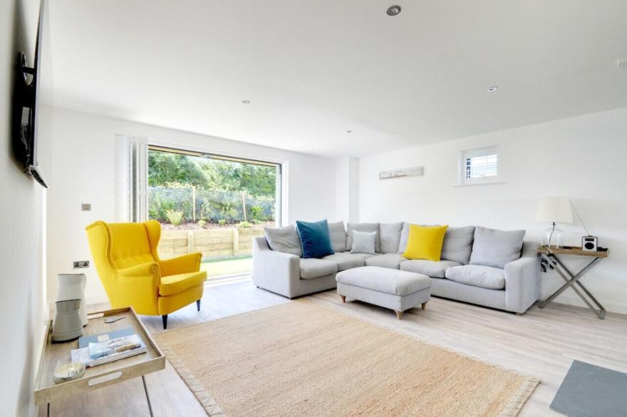Beach House - Three Bedroom House, Sleeps 8