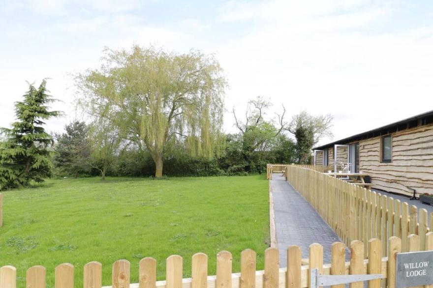 HODEN VIEW, pet friendly, with a garden in Cleeve Prior