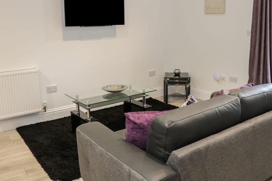 HODEN VIEW, pet friendly, with a garden in Cleeve Prior