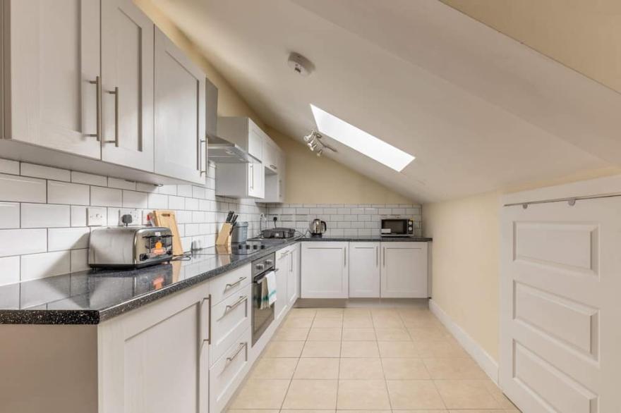 Modern 1 Bed Attic Apartment in Brixton