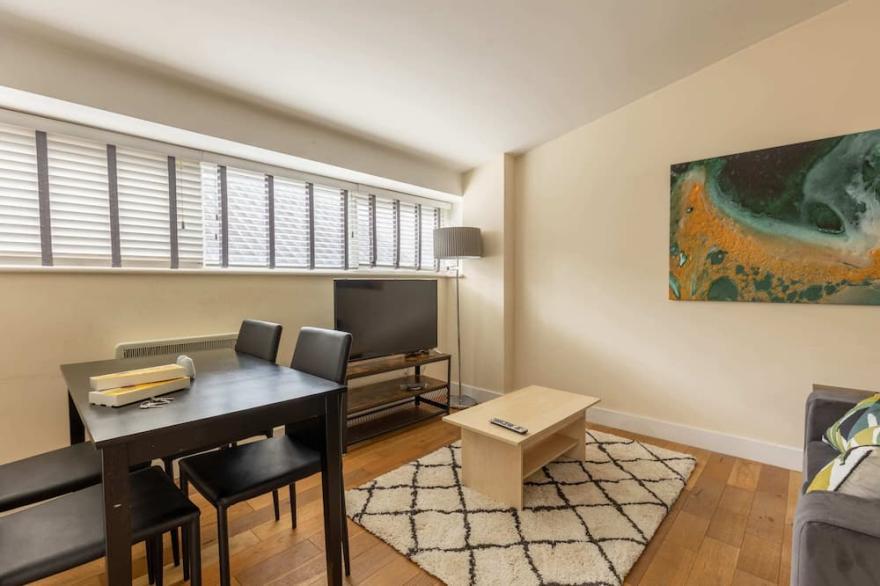 Modern 1 Bed Attic Apartment in Brixton