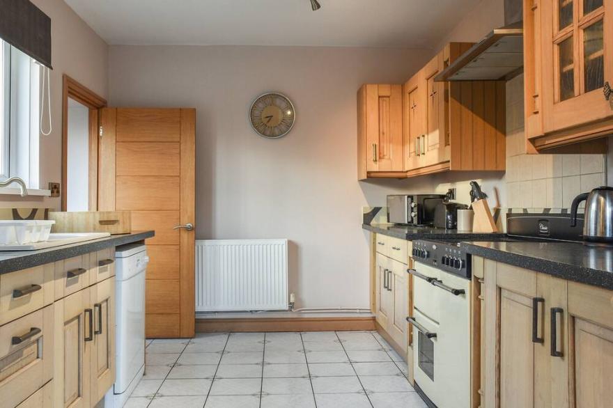 4 bedroom accommodation in Kidwelly