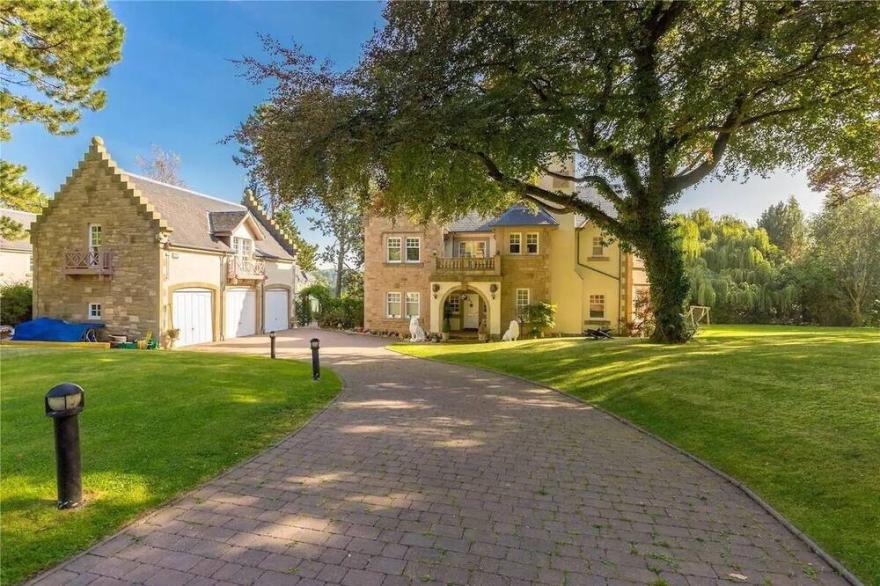 Superb 5 bedroom Mansion 20mins from City Centre..