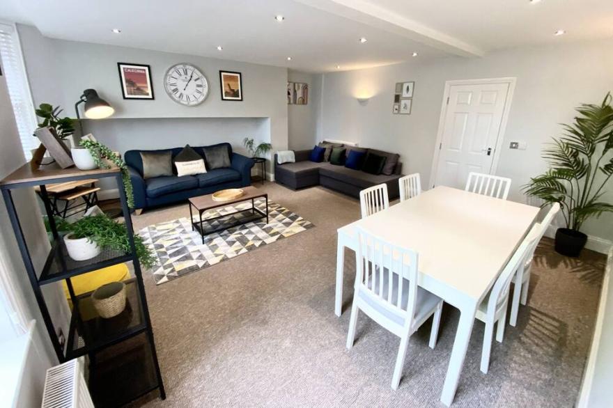 9A GROSVENOR CRESCENT, character holiday cottage in Scarborough