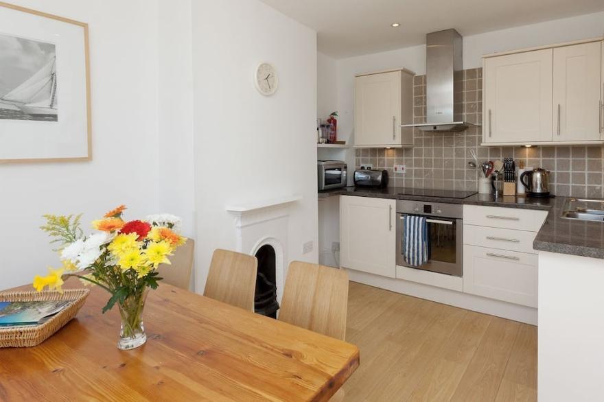 3 bedroom accommodation in Buckley St