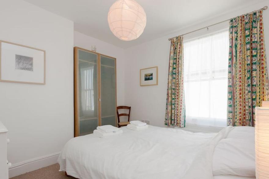 3 bedroom accommodation in Buckley St