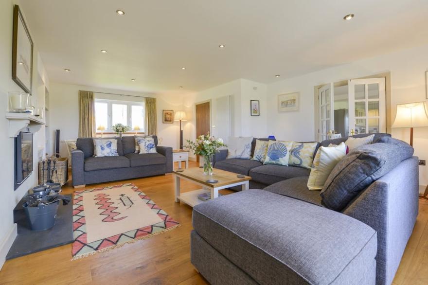 DUFFIELD, pet friendly, luxury holiday cottage in St Ann's Chapel