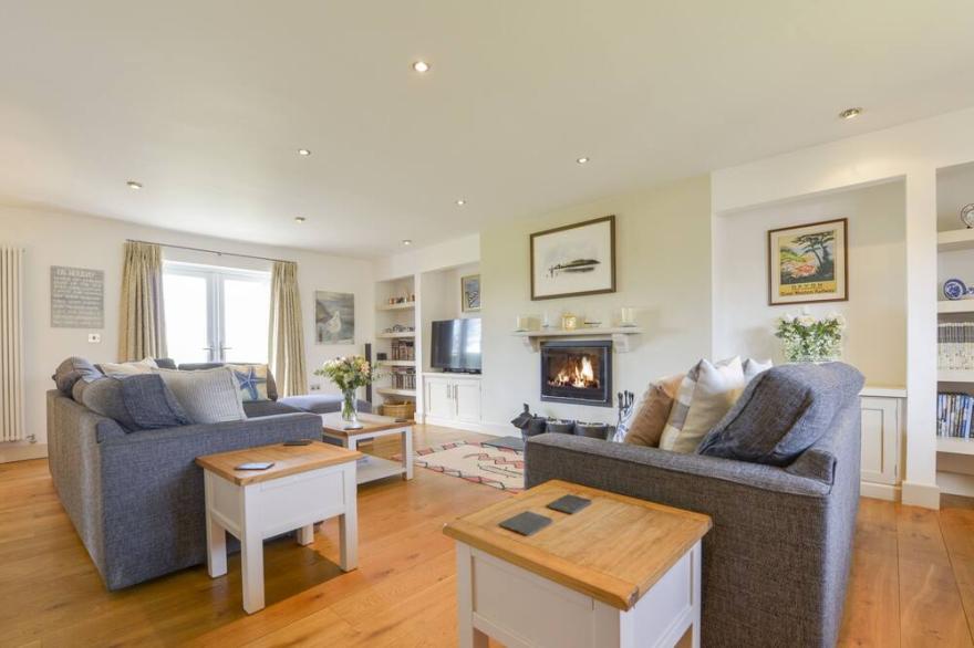 DUFFIELD, pet friendly, luxury holiday cottage in St Ann's Chapel