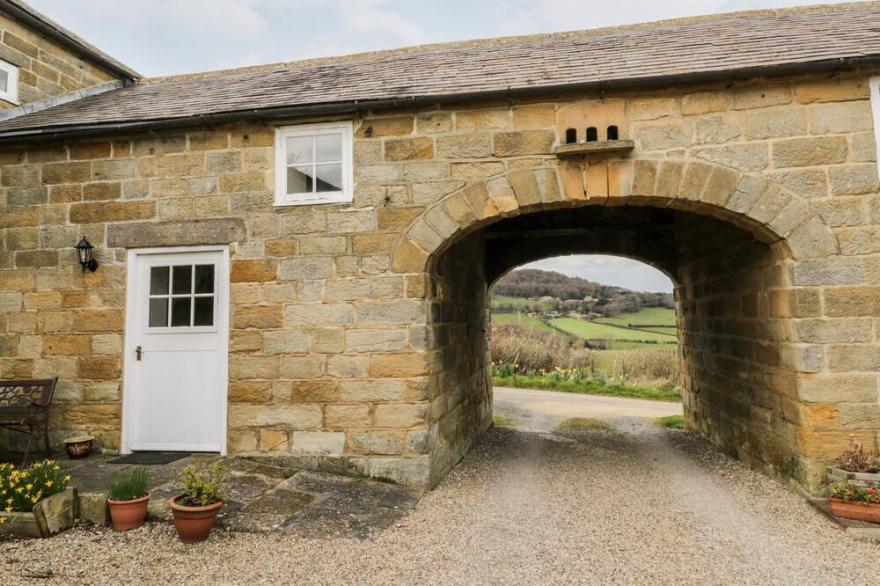 DOVECOTE COTTAGE, pet friendly in Fylingthorpe