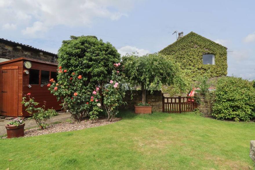 SARAH'S COTTAGE, family friendly in Stanbury, Yorkshire