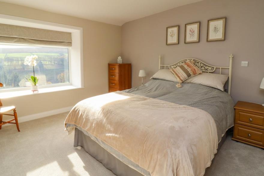 SARAH'S COTTAGE, family friendly in Stanbury, Yorkshire