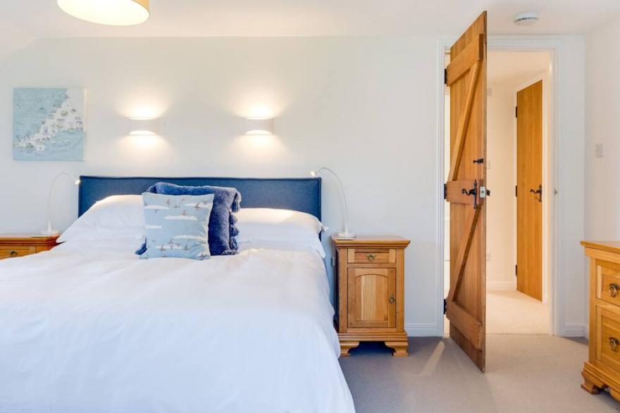GOOSE COTTAGE - WITHIN THE HELLAND BARTON FARM COLLECTION in Delabole