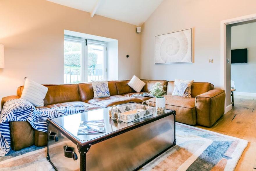 THE FARMHOUSE - WITHIN THE HELLAND BARTON FARM COLLECTION in Delabole