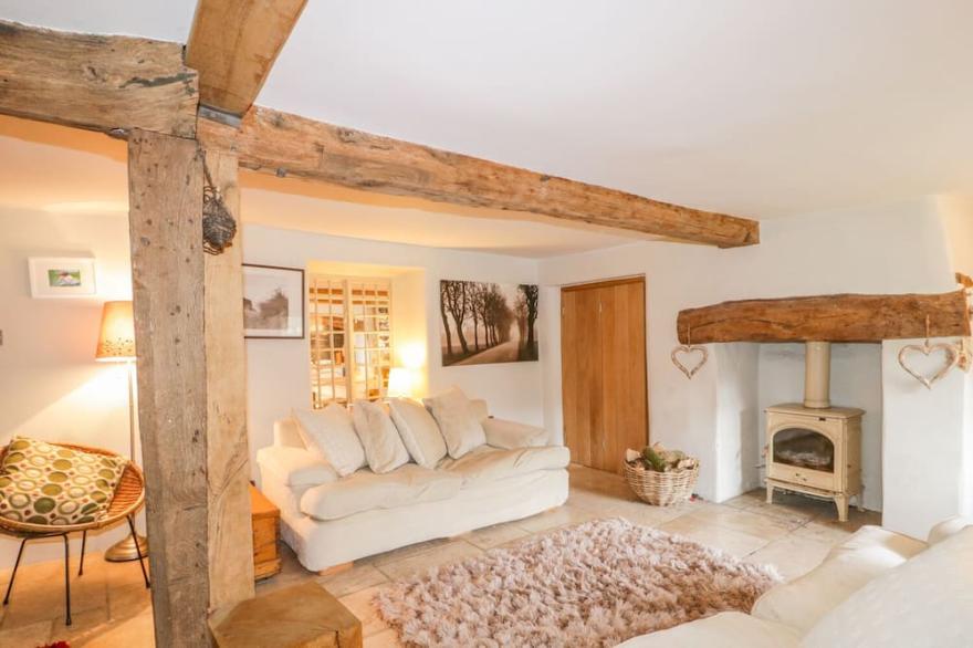 APPLE TREE COTTAGE, family friendly, with hot tub in Blandford Forum