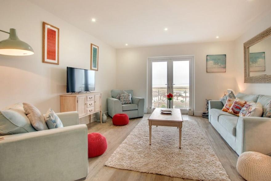 The Big Beach Hut - Four Bedroom House, Sleeps 8
