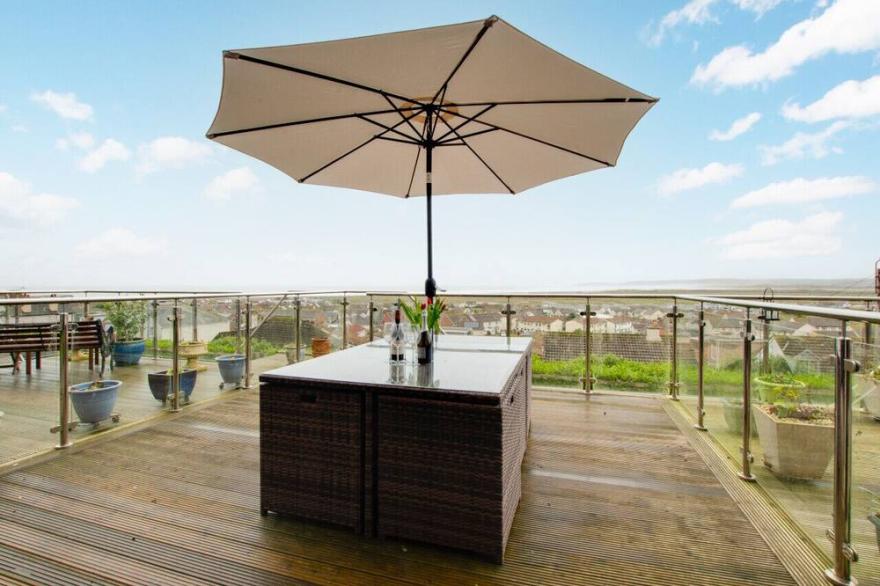 The Big Beach Hut - Four Bedroom House, Sleeps 8