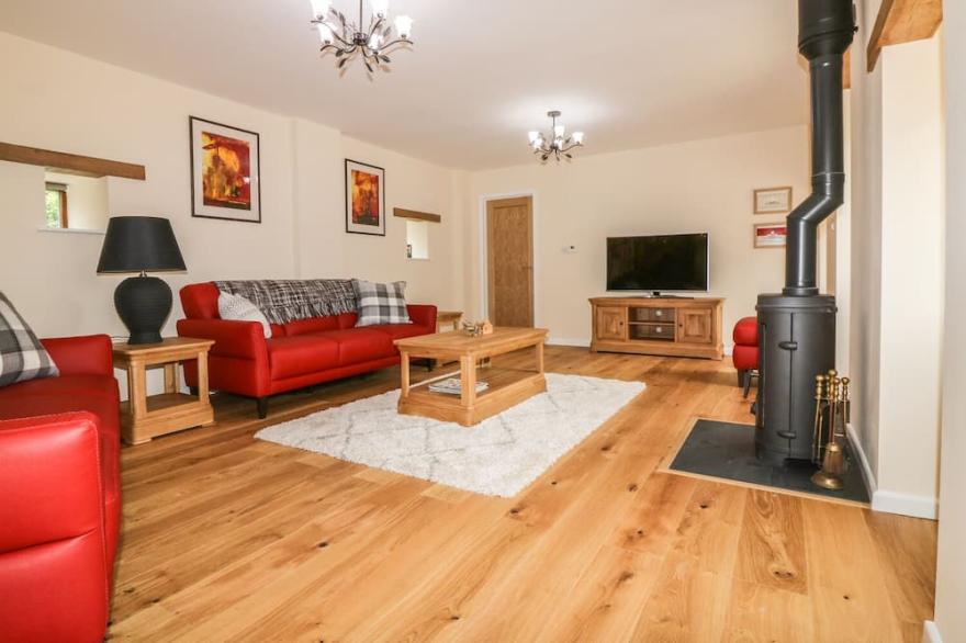 SWIFTS BARN, pet friendly, character holiday cottage in Brixham