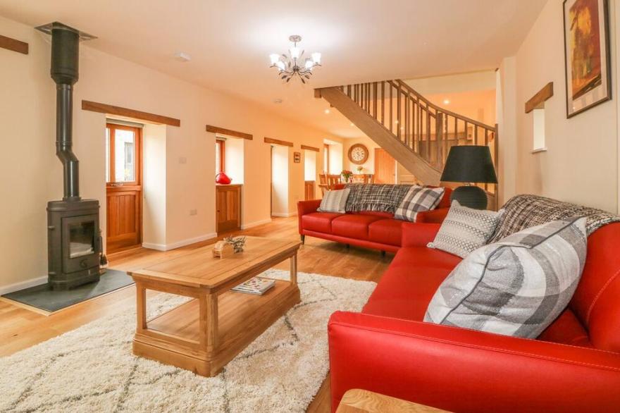 SWIFTS BARN, pet friendly, character holiday cottage in Brixham