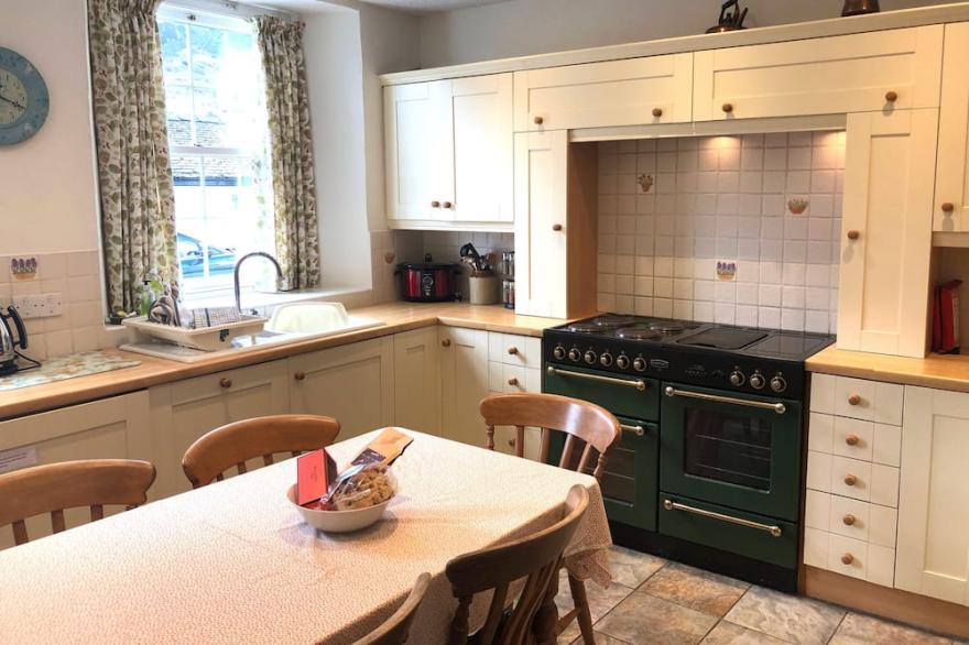 WHITE LION COTTAGE, pet friendly, with open fire in Langdale