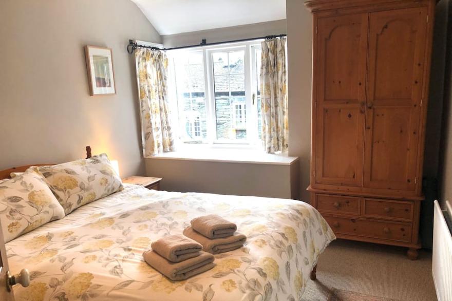 WHITE LION COTTAGE, pet friendly, with open fire in Langdale